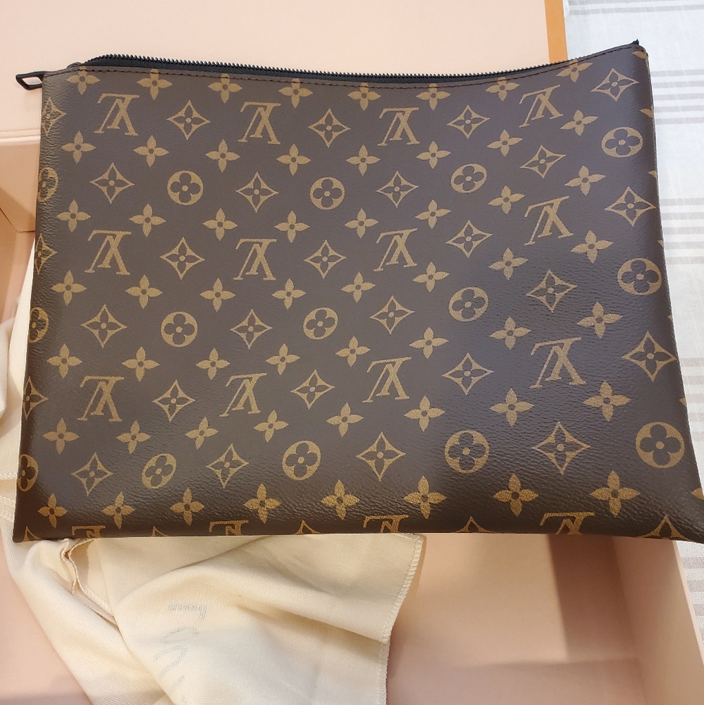 💕Traded💕Louis Vuitton Virgil Abloh A4 Pouch - Picture 2 of 8
